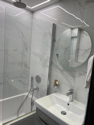 Park Avenue Hotel Room Type - Triple Room with Bathroom