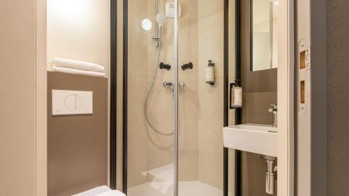 Kyriad ECO - Marne-la-Vallée Saint-Thibault-des-Vignes Room Type - Standard Queen Room