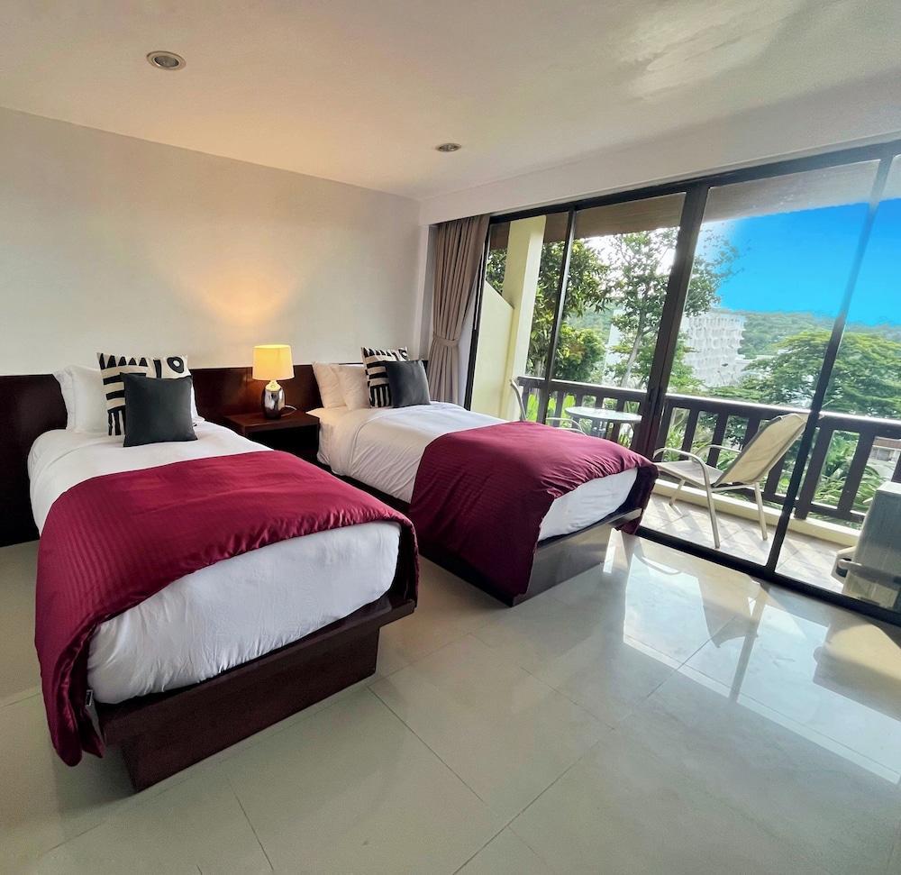 Sea Hills Resort Room Type - Deluxe Twin Room, Sea View