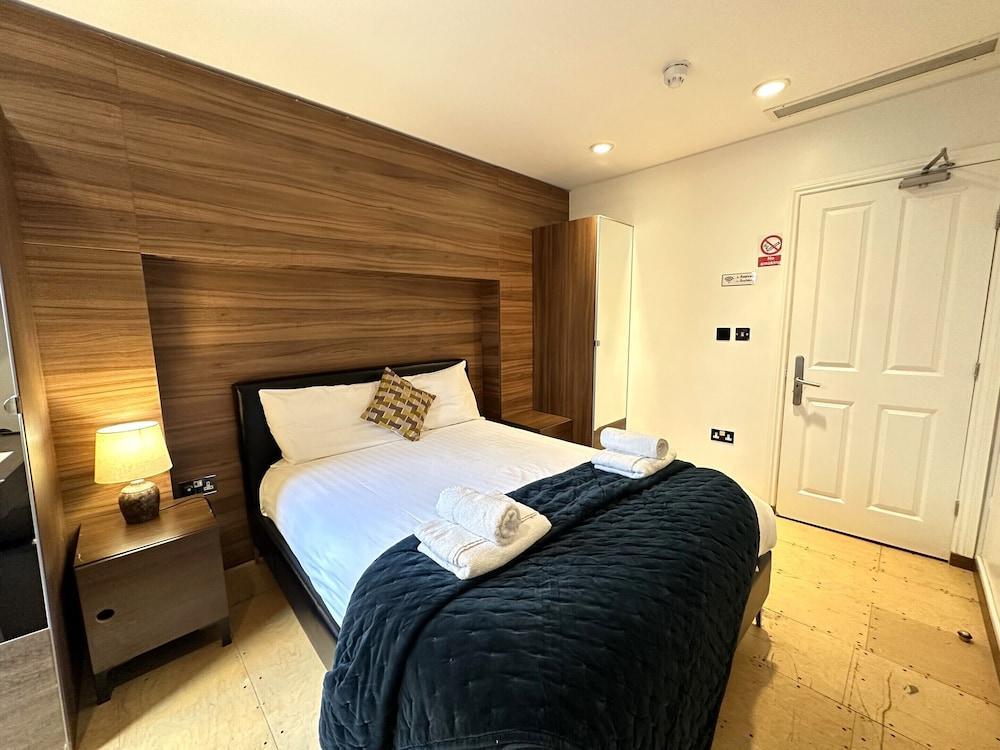 Room Home Stay Room Type - Economy Suite, Private Bathroom