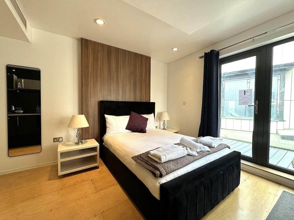 Room Home Stay Room Type - Deluxe Studio, Private Bathroom (Wren's Studio)