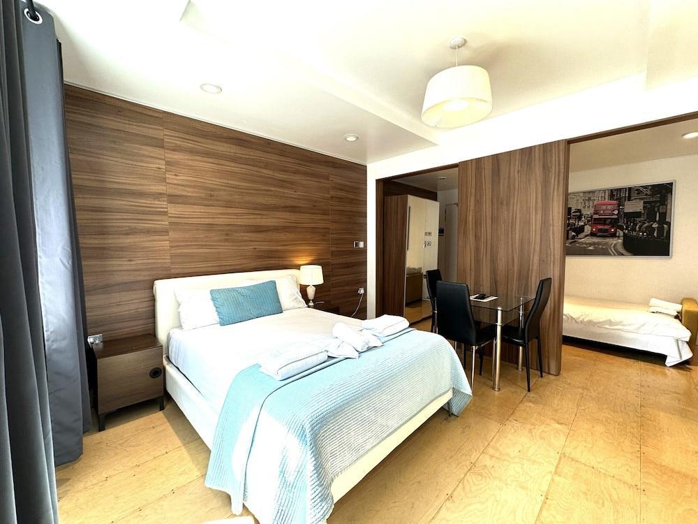 Room Home Stay Room Type - Deluxe Studio, Private Bathroom (Rodger Studio) Room Home Stay Room Type - Deluxe Studio, Private Bathroom (Rodger Studio)