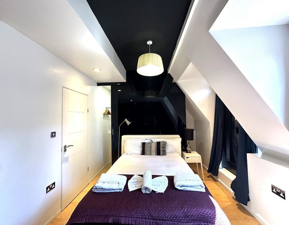 Room Home Stay - Tap to explore photos