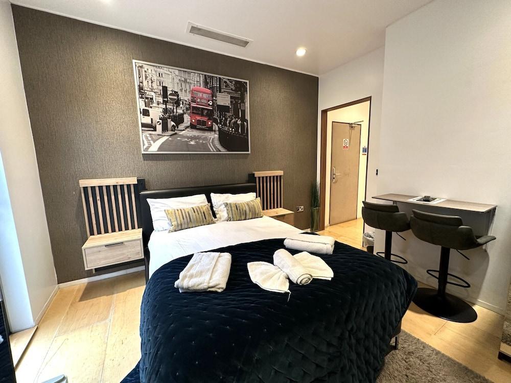 Room Home Stay Room Type - Standard Suite, Private Bathroom (Edison Suite) Room Home Stay Room Type - Standard Suite, Private Bathroom (Edison Suite)
