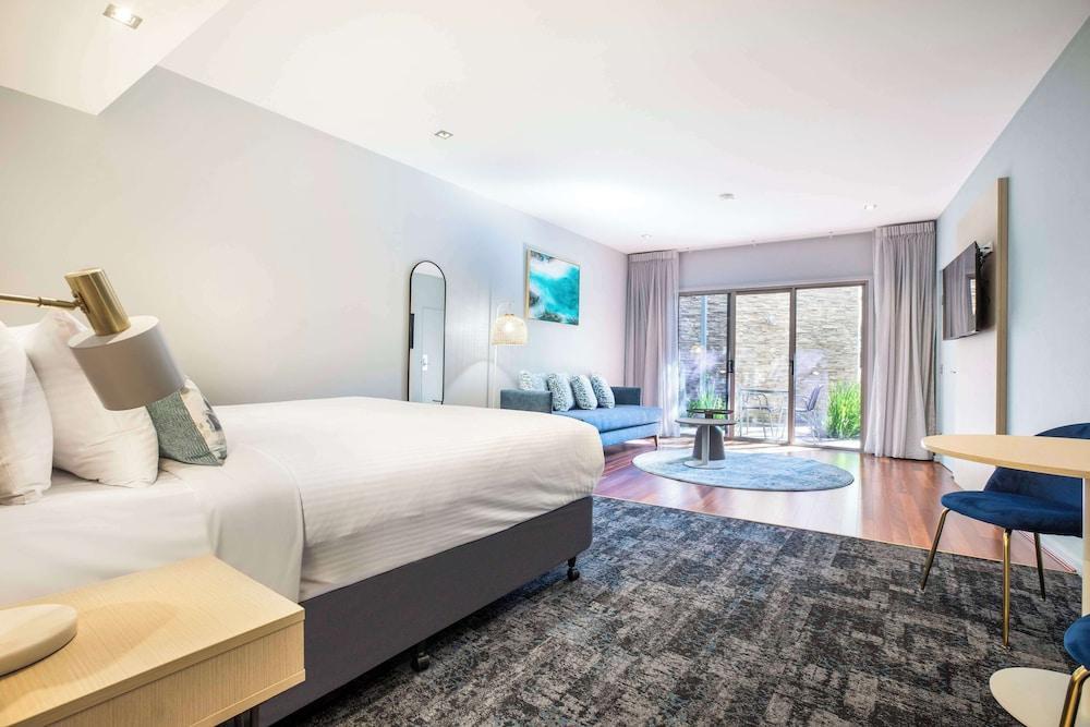 Nightelier Rye Room Type - Poolside King Accessible