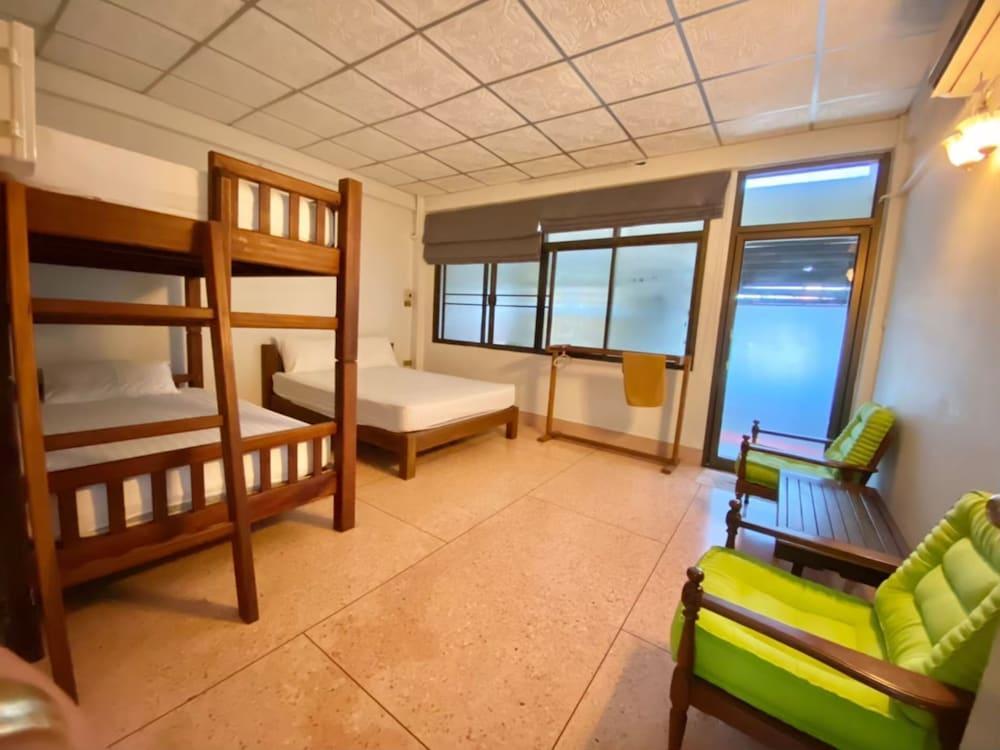 OYO 1055 No.7 Guesthouse Room Type - Family Room