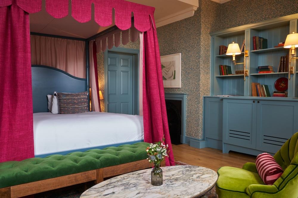 The Mitre, Hampton Court Room Type - Catherine Parr Suite