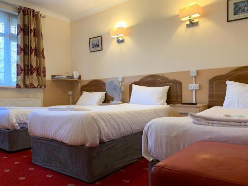 Twickenham Guest House - Tap to explore photos
