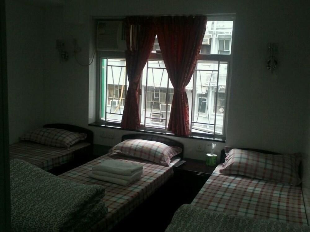 Marrigold Hostel Room Type - Triple Room (3 Single Beds)