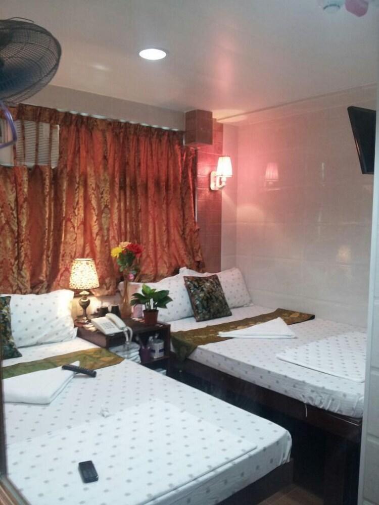 Marrigold Hostel Room Type - Family Room, 2 Double Beds