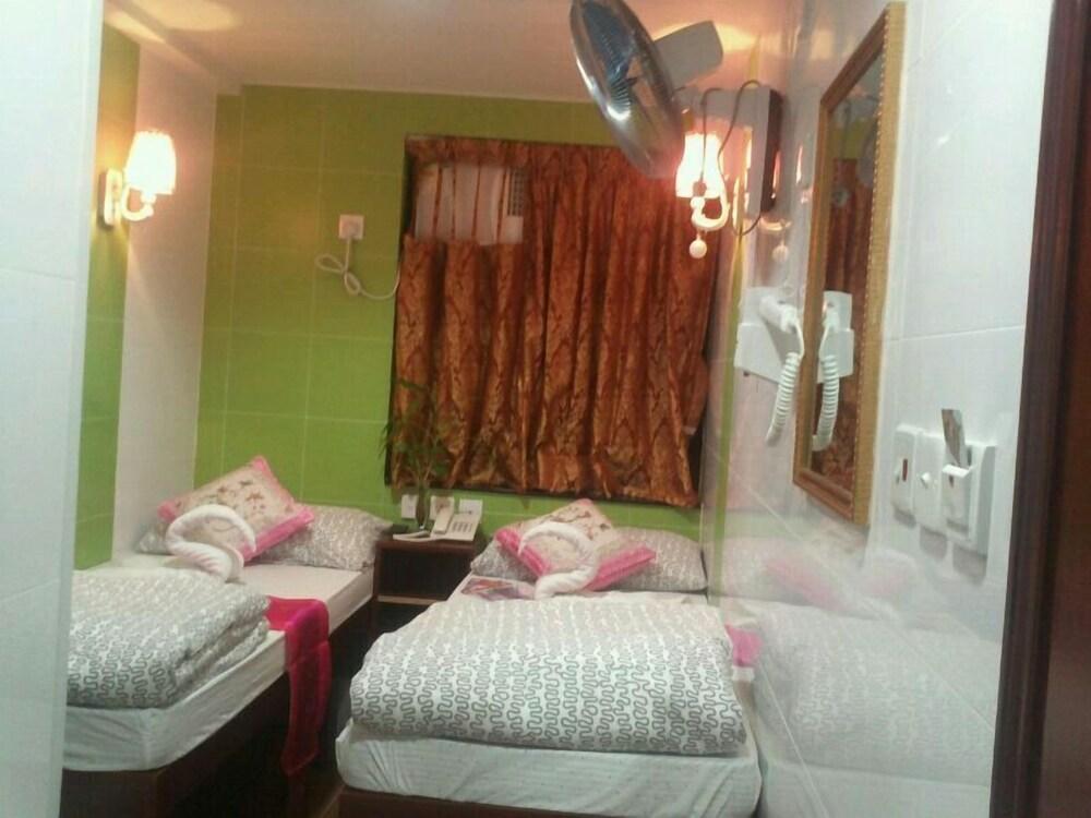 Marrigold Hostel Room Type - Twin Room