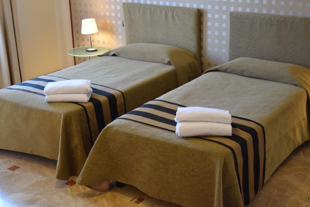 Hotel Palace 2000 Room Type - Triple Room Hotel Palace 2000 Room Type - Triple Room