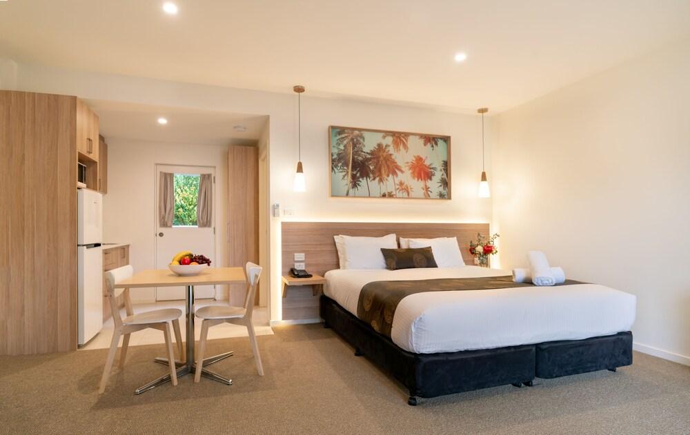 Boathouse Resort Studios & Suites Room Type - Deluxe Suite with Free Parking and Wifi Boathouse Resort Studios & Suites Room Type - Deluxe Suite with Free Parking and Wifi