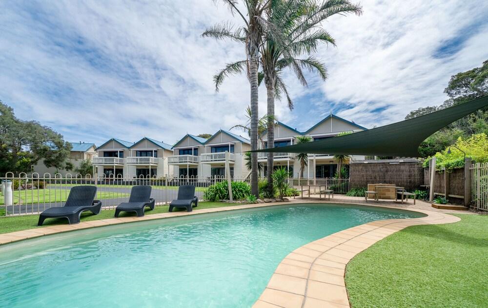 Boathouse Resort Studios & Suites - Tap to explore photos