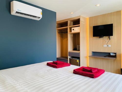 Room Actually Room Type - Deluxe King Room Backside Room Actually Room Type - Deluxe King Room Backside