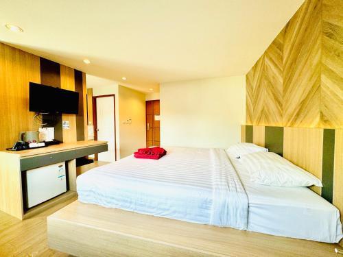 Room Actually Room Type - Deluxe King Room Street side