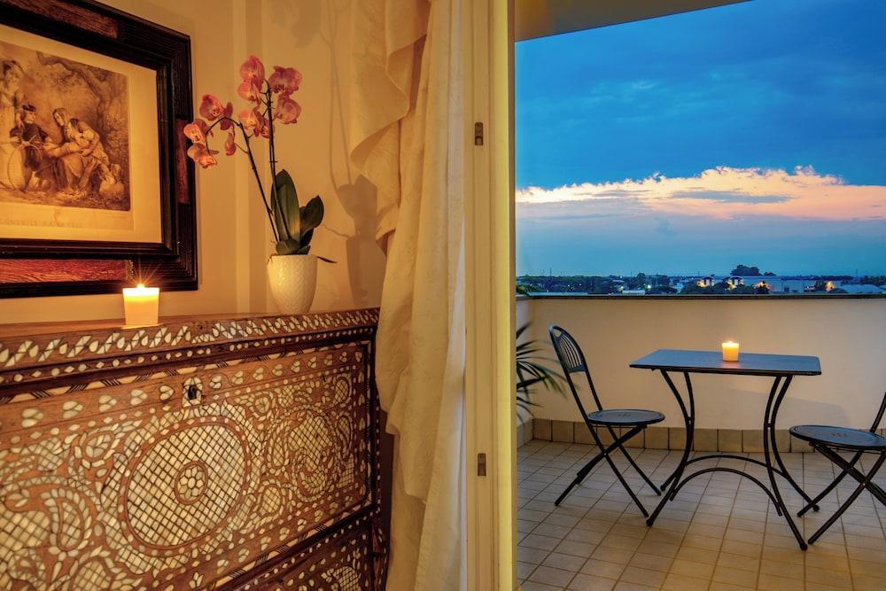 Arcom Palace Room Type - Deluxe Room, 2 Bedrooms