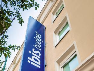 ibis budget Saint Maurice - Tap to explore photos