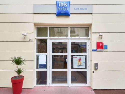 ibis budget Saint Maurice - Tap to explore photos