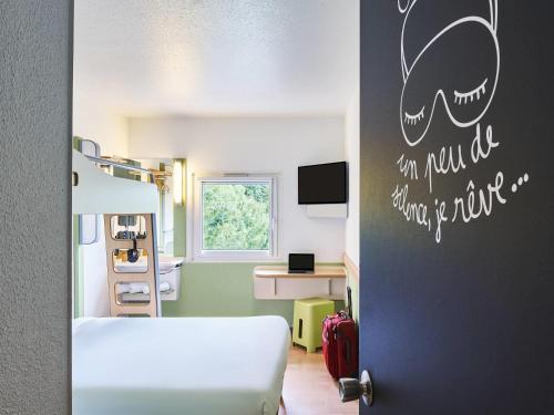 ibis budget Santeny Room Type - Triple Room with Bunk Bed