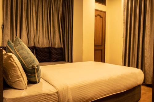 Classic Serviced Apartments - Tap to explore photos