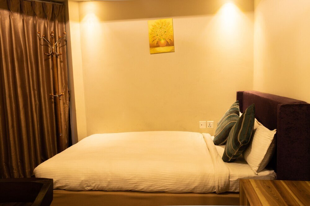Classic Serviced Apartments - Tap to explore photos