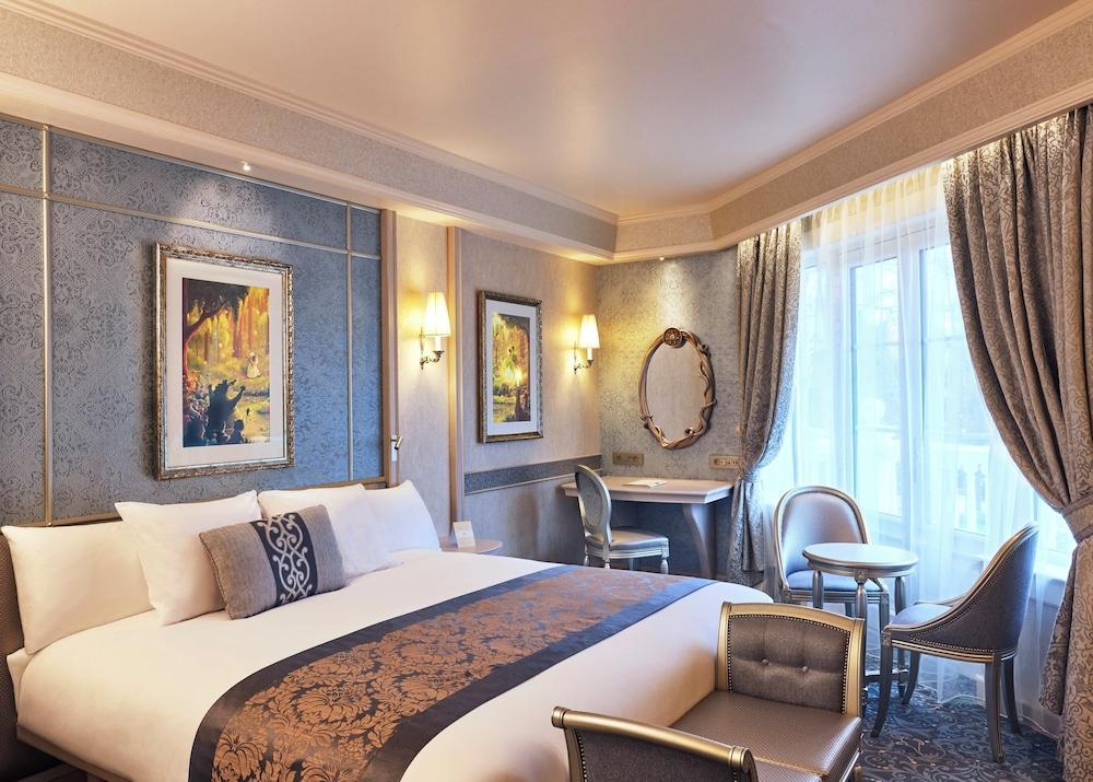 Disneyland® Hotel Room Type - Superior Room (Familiale) Disneyland® Hotel Room Type - Superior Room (Familiale)