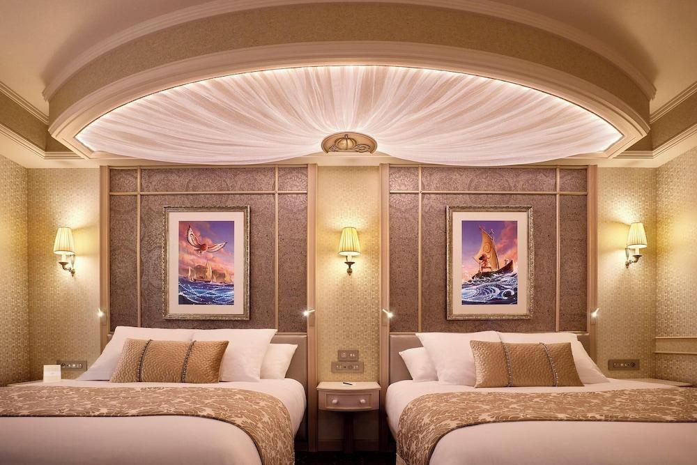 Disneyland® Hotel Room Type - Deluxe Room (3 pax)