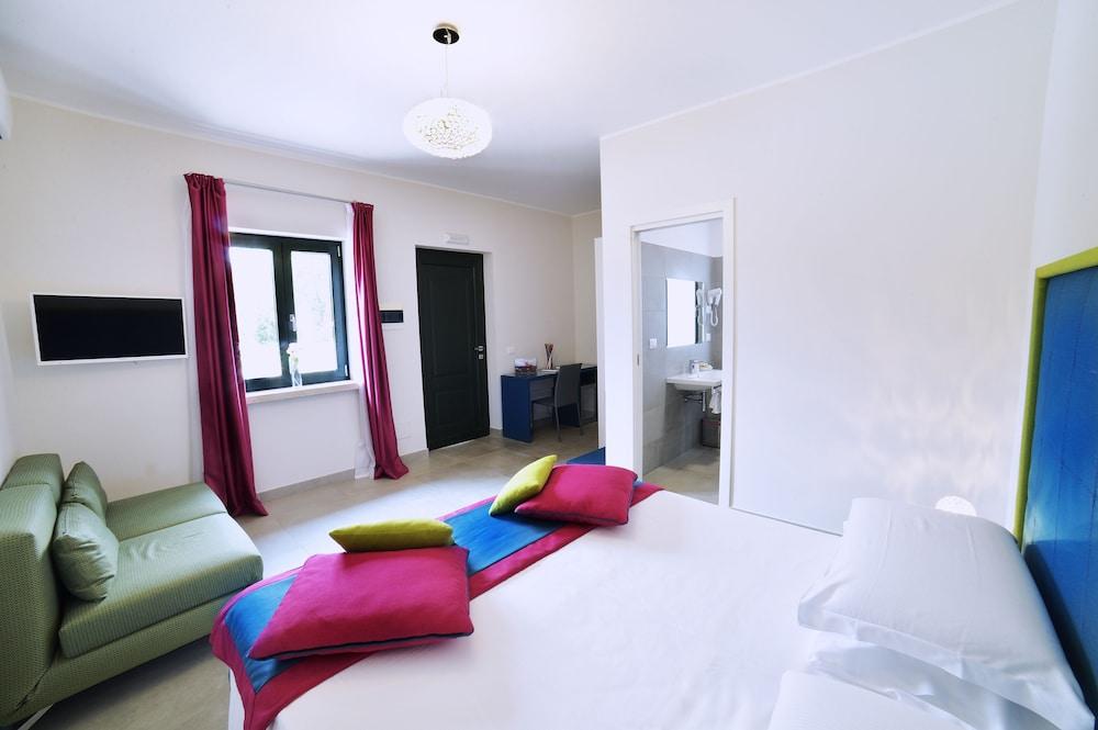 Agriturismo Borgo Imperiale Room Type - Double Room, Pool View (Peonia)