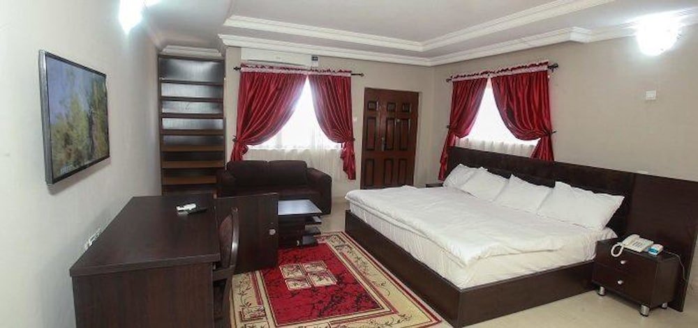 Carleton Hotel & Suites Room Type - Deluxe Apartment, 3 Bedrooms