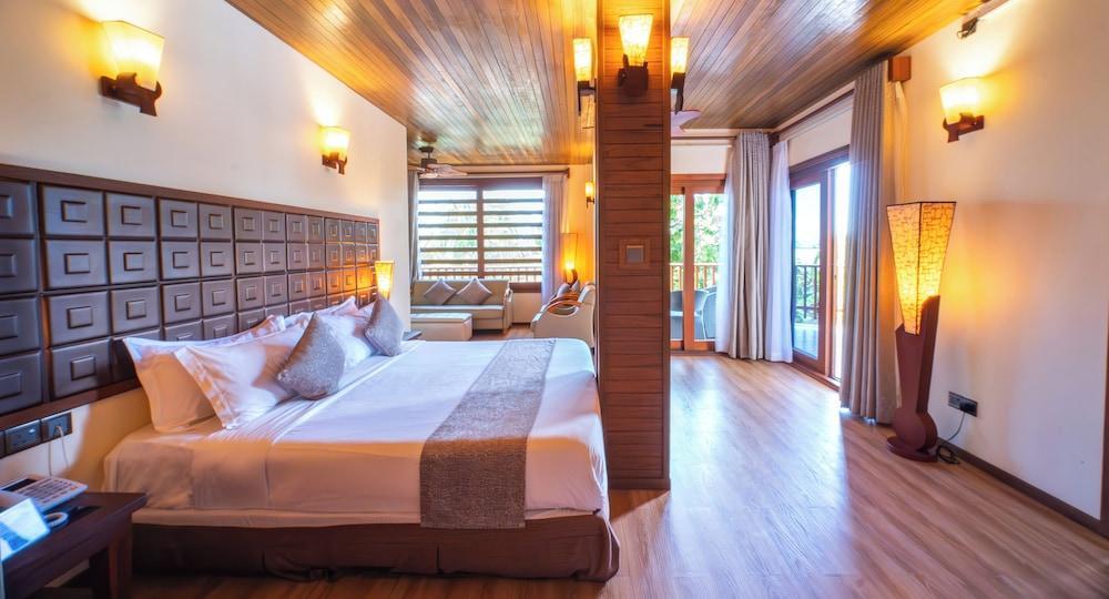 Araamu Hotels Maldives - Tap to explore photos