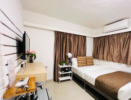 Bayshore Inn Room Type - (Ground Floor and No Window) Standard Double Bed Room (No Pet Accommodations)