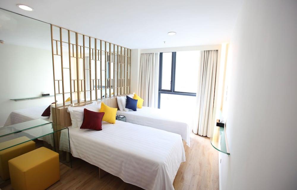 IW Hotel Room Type - Superior Twin Room (City)