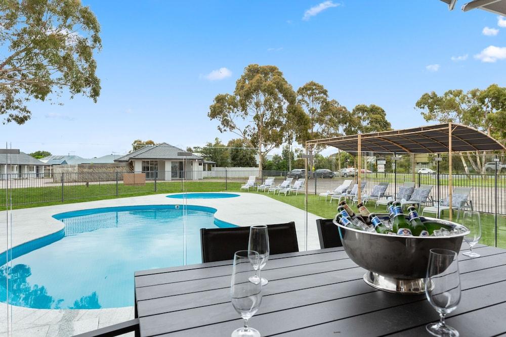 Sanctuary Inn on Westernport - Tap to explore photos