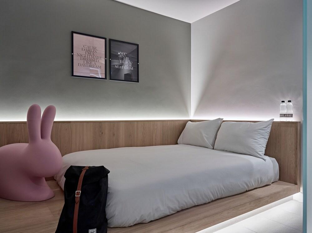 Assembly Leicester Square Hotel Room Type - Compact and Comfy Windowless Room