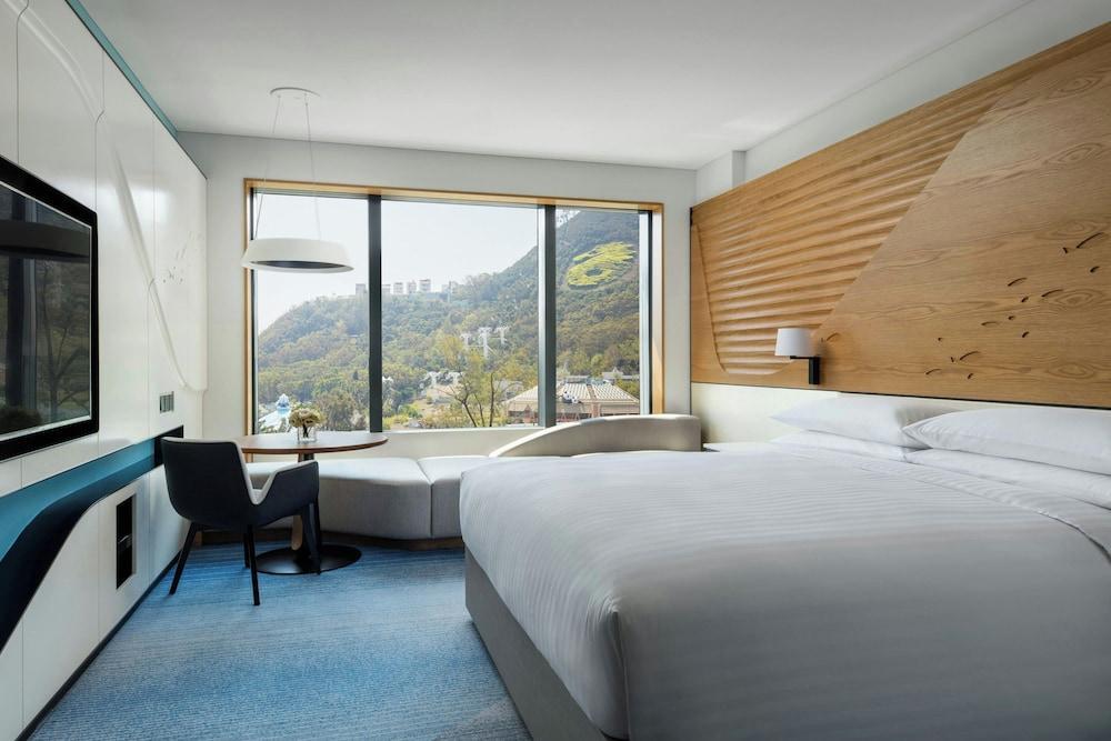 Hong Kong Ocean Park Marriott Hotel - Tap to explore photos
