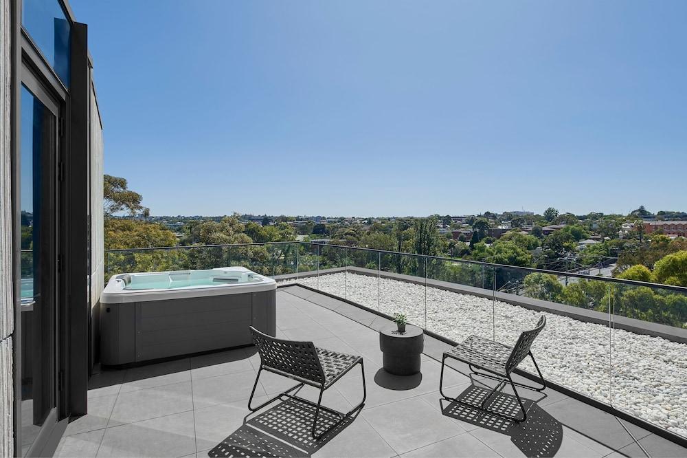 Element Melbourne Richmond by Marriott Room Type - Room, 1 King Bed, Balcony (View)