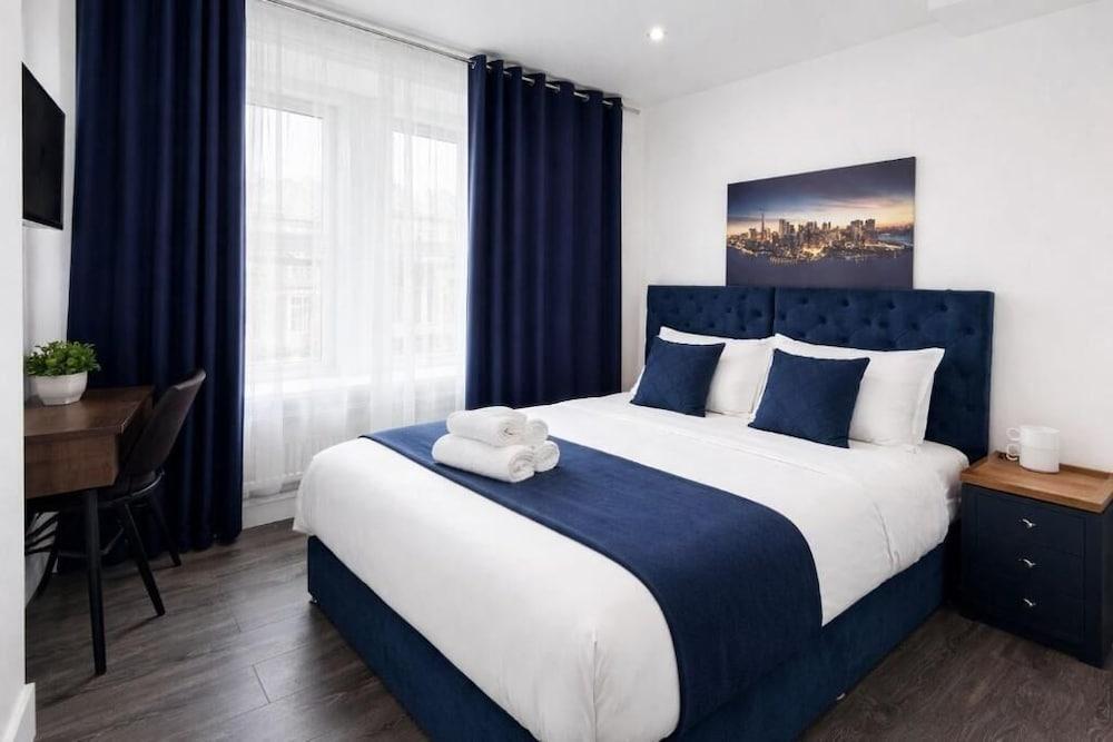 The Broadway Hotel - London Heathrow Room Type - Double Room with private bathroom The Broadway Hotel - London Heathrow Room Type - Double Room with private bathroom