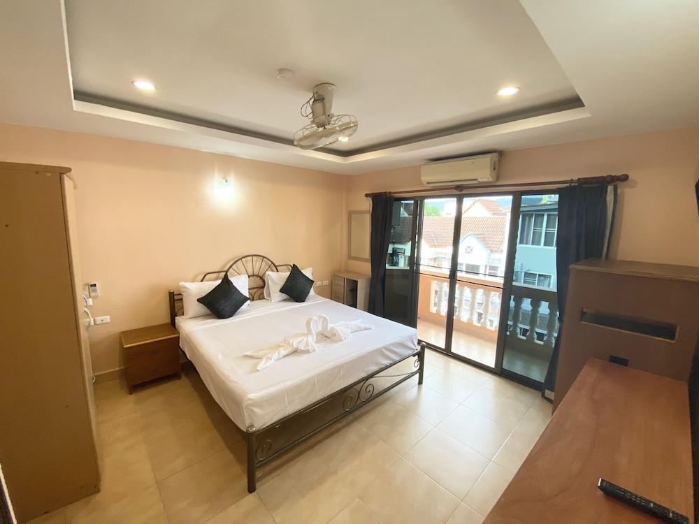 Star Guesthouse Room Type - Deluxe Double Room, City View