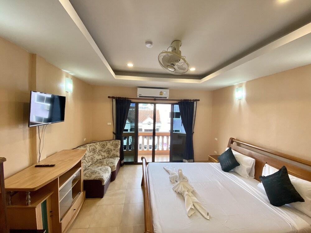 Star Guesthouse Room Type - Grand Double Room, 1 Double Bed, City View