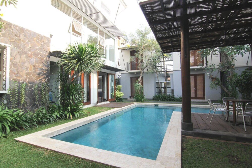 Chic Quarter Residence - Tap to explore photos
