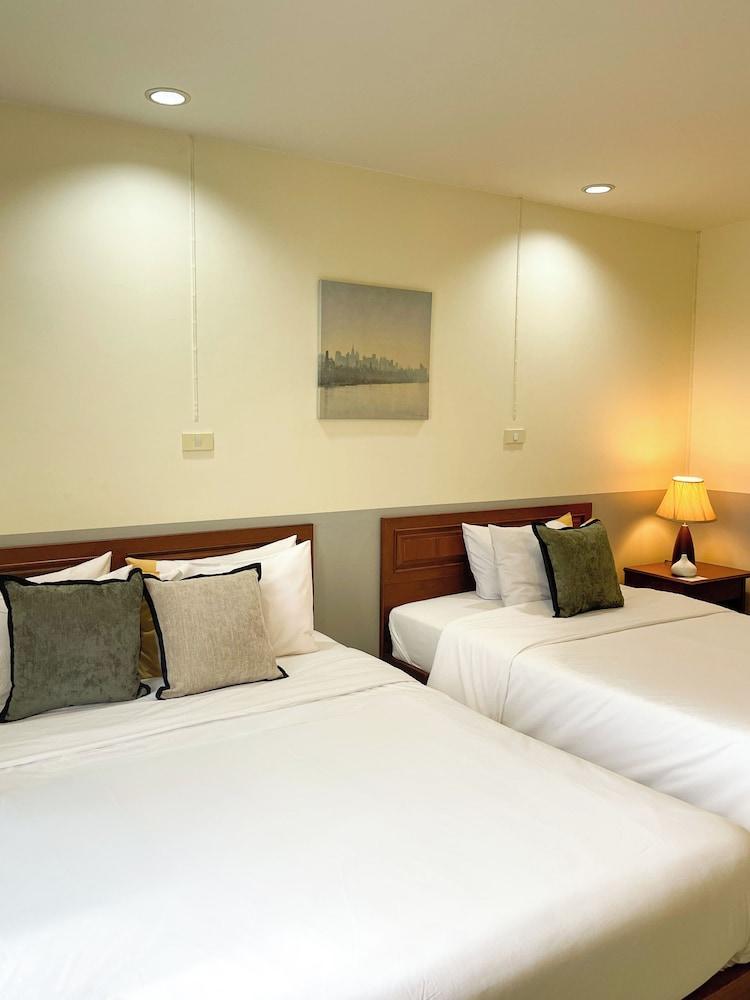 Rafael Mansion Bangkok Aiport Room Type - Triple Room, 1 King Bed