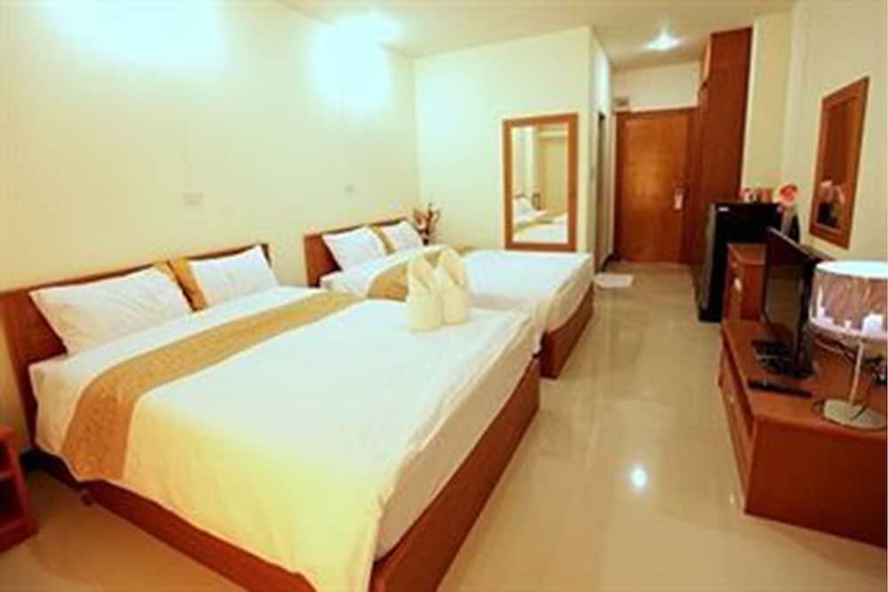 Rafael Mansion Bangkok Aiport Room Type - Deluxe Room, 2 Queen Beds
