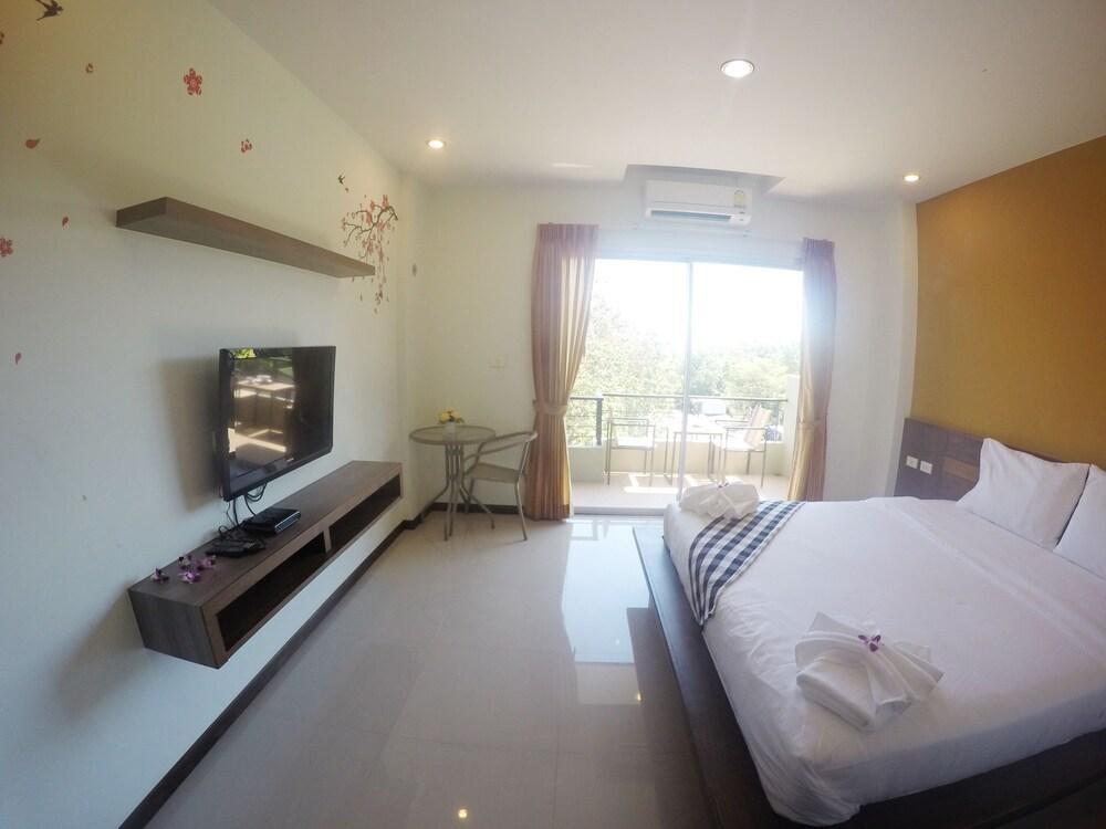 Benjamas Place Room Type - Deluxe Double Room, 1 King Bed