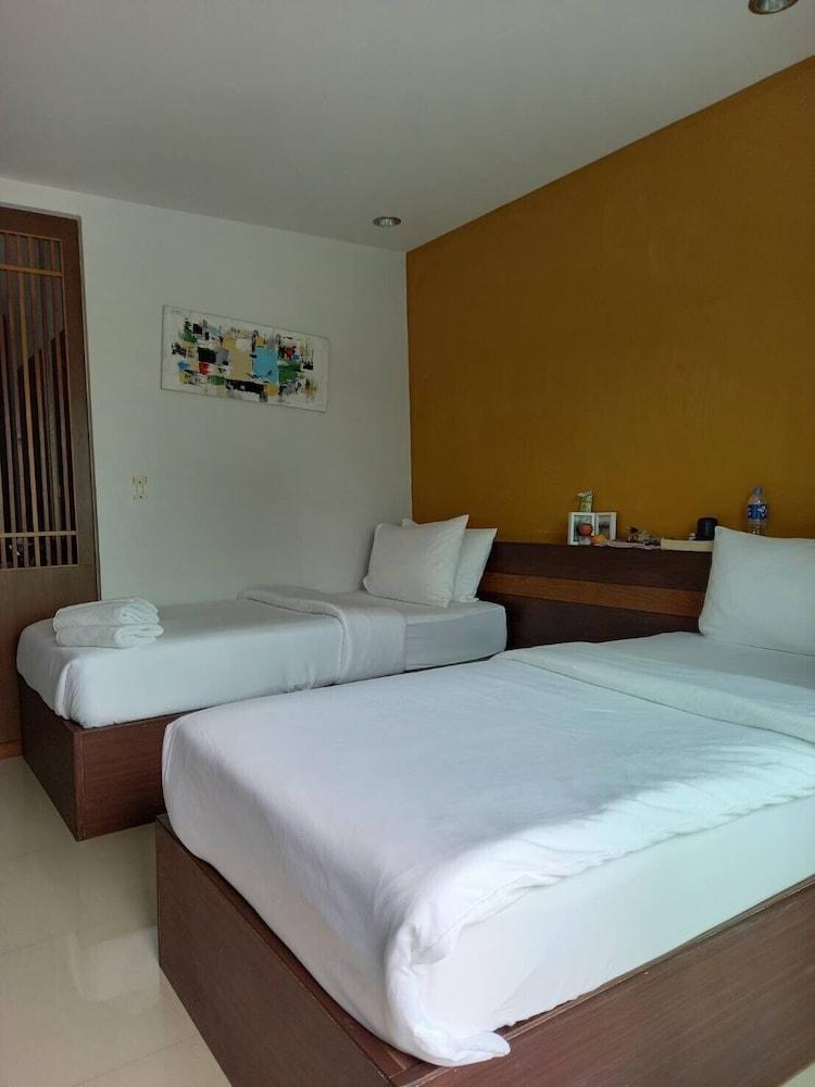 Benjamas Place Room Type - Deluxe Twin Room