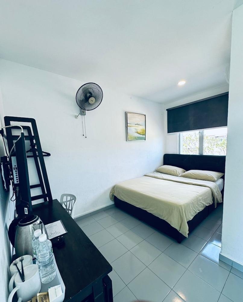 Cassa Kaseh Guest House Room Type - Basic Double Room, 1 Queen Bed