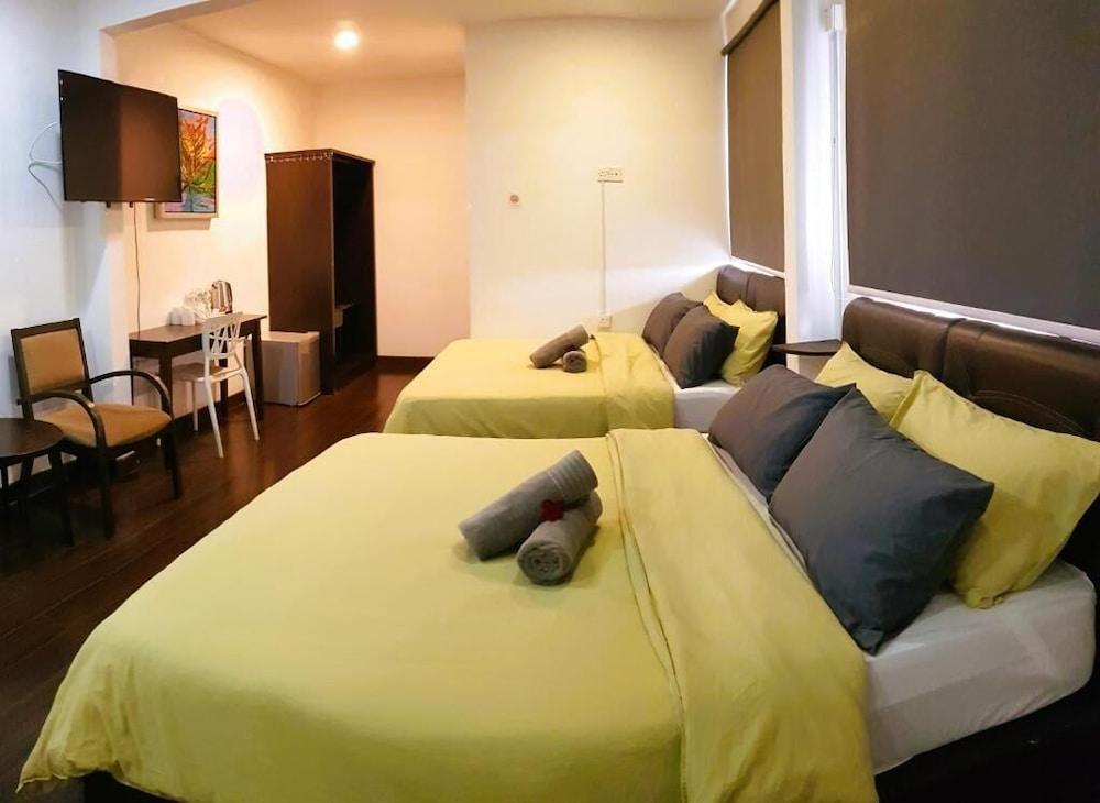 Cassa Kaseh Guest House Room Type - Family Quadruple Room, 2 Queen Beds, Mountain View