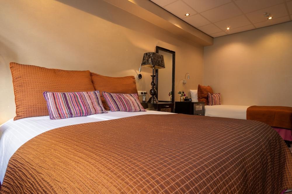 Hotel Sebastian's Room Type - Triple Room Hotel Sebastian's Room Type - Triple Room