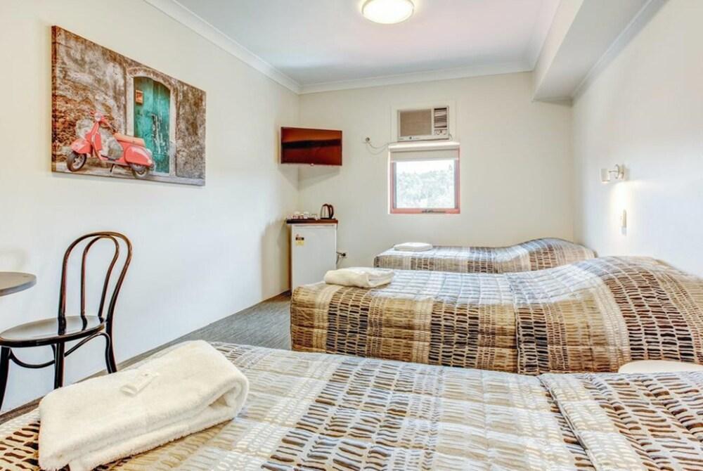 Arena Hotel Room Type - Standard Triple Room