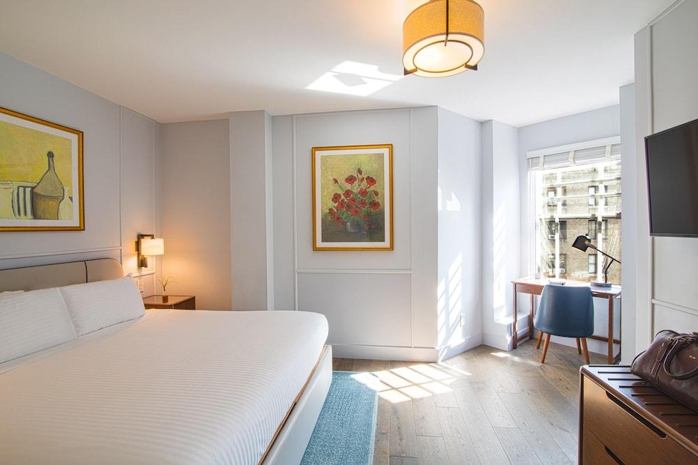 Hotel Belleclaire Room Type - Premium 1 King Bed
